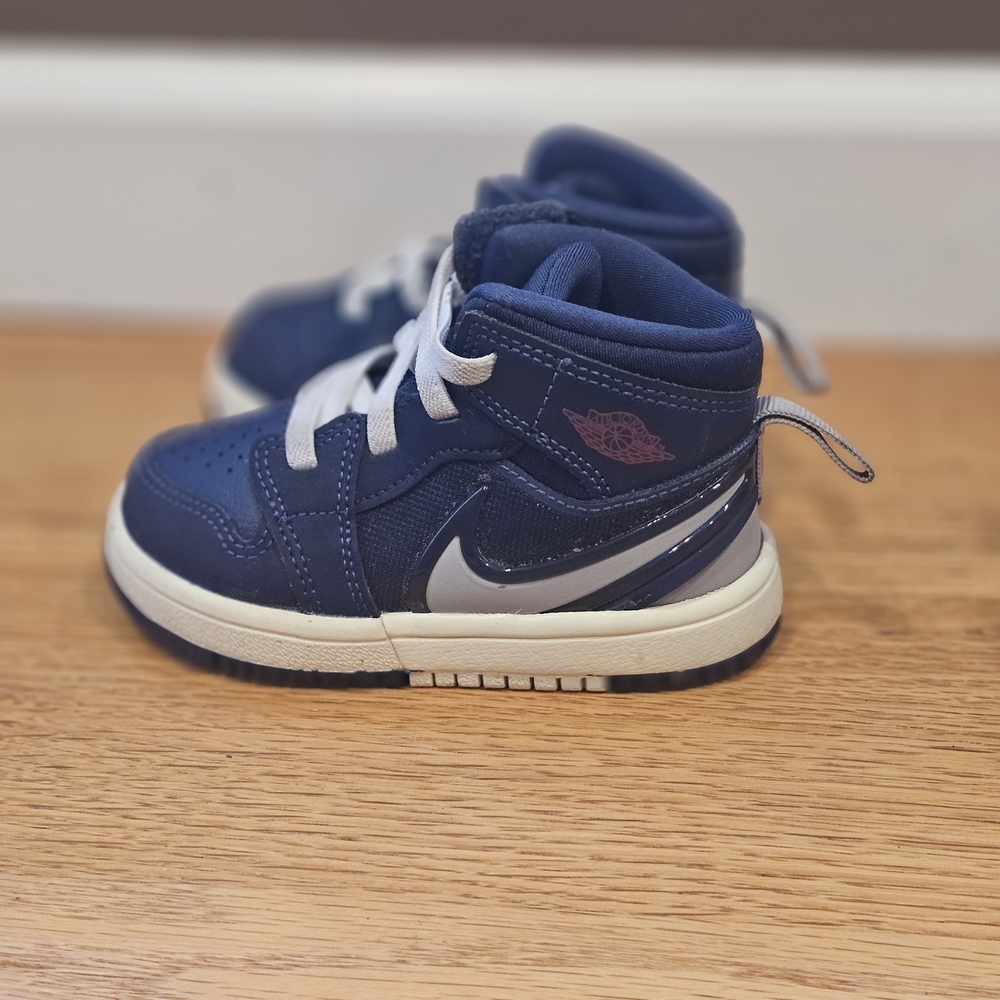 Nike Air Jordan toddler size 6 sneakers